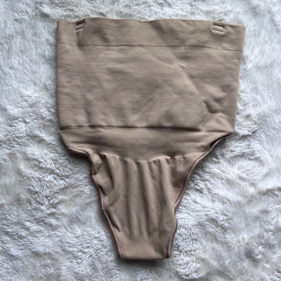 SKIMS Other - Skims Sculpting Mid-Waist Thong Tan Beige Seamless Shapewear Womens Size Small